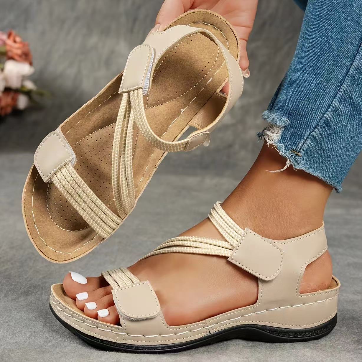 [🎉Ekskluzywna oferta dla członków] 🌟 Wygodne sandały damskie dla mam – lekka, elastyczna podeszwa, zapięcie na rzep, letni styl, idealne również dla seniorek! 🔥
