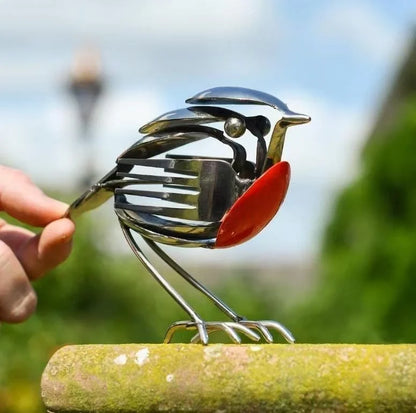 🐦 Ręcznie wykonana metalowa dekoracja w kształcie rudzika – elegancka ozdoba do ogrodu i domu