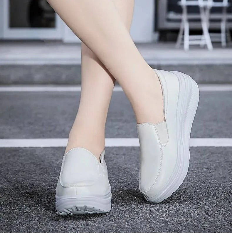 Nowość 2026 – miękkie i wygodne, idealne na co dzień 👟 Damskie wsuwane buty na platformie