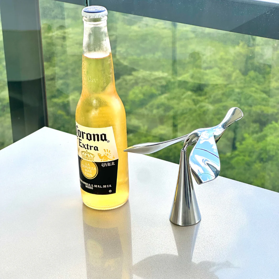 Latający ptak – metalowy otwieracz do piwa z efektem unoszenia🐦 designerska rzeźba barowa 🍺